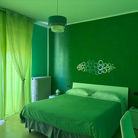 Color House Malpensa B&B Cassano Magnago Buitenkant foto